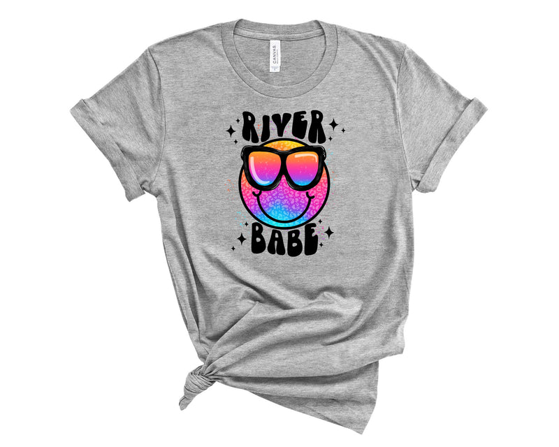 River Babe Smiley - Graphic Tee